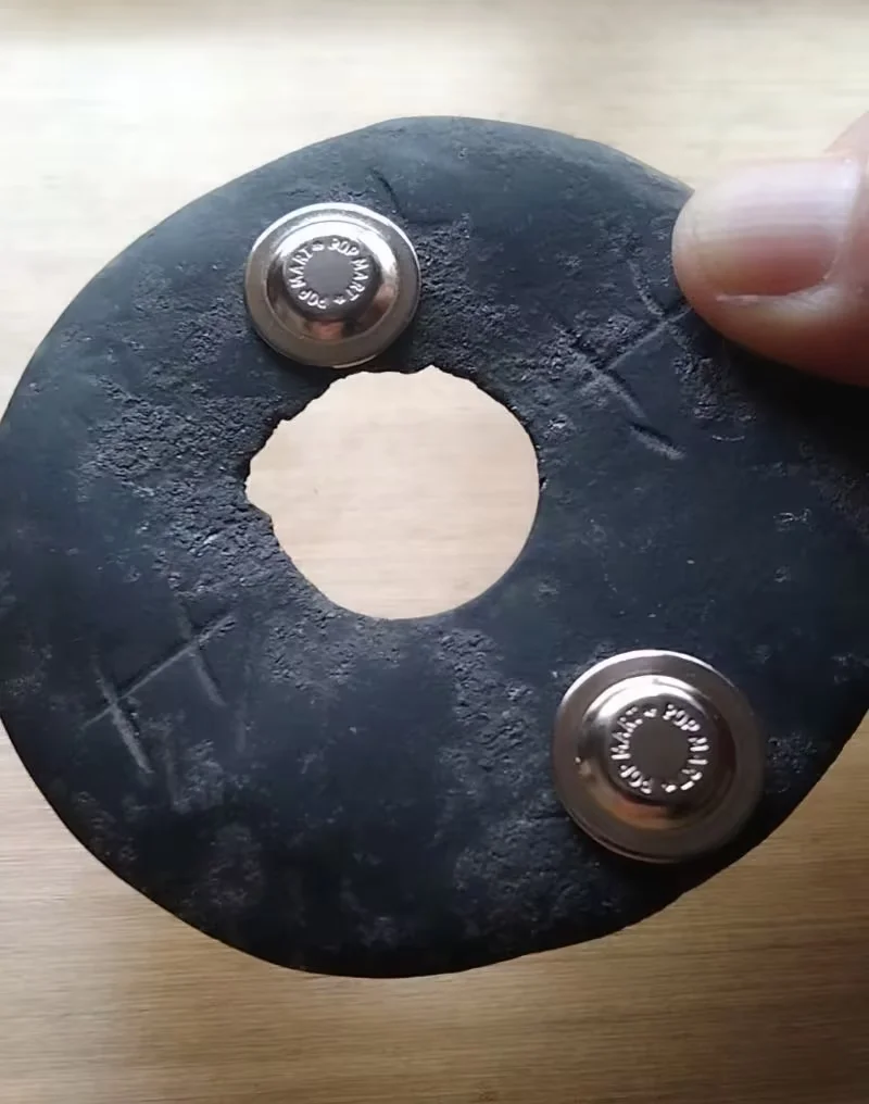 图11   玉璧吸铁石