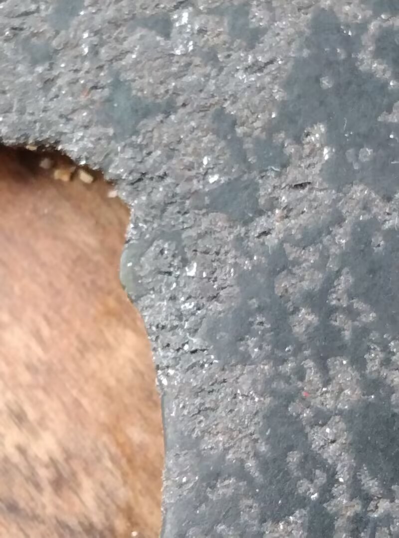 图12   内孔边缘有皮壳包裹着的是玉