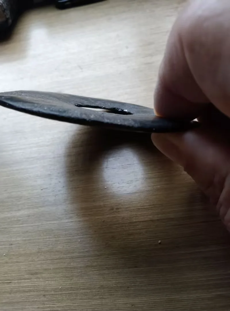 图9   玉璧背面微凹陷