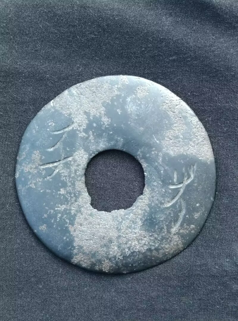 图1    青绿色的玉璧