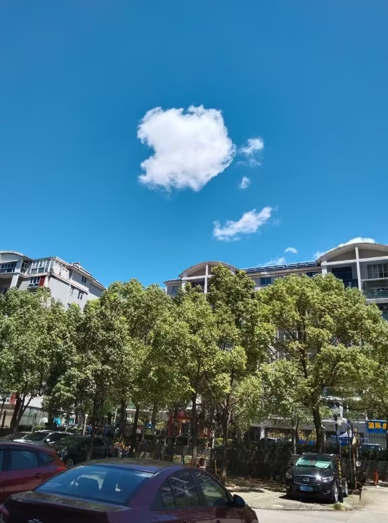 图2－1  真实的蓝天白云